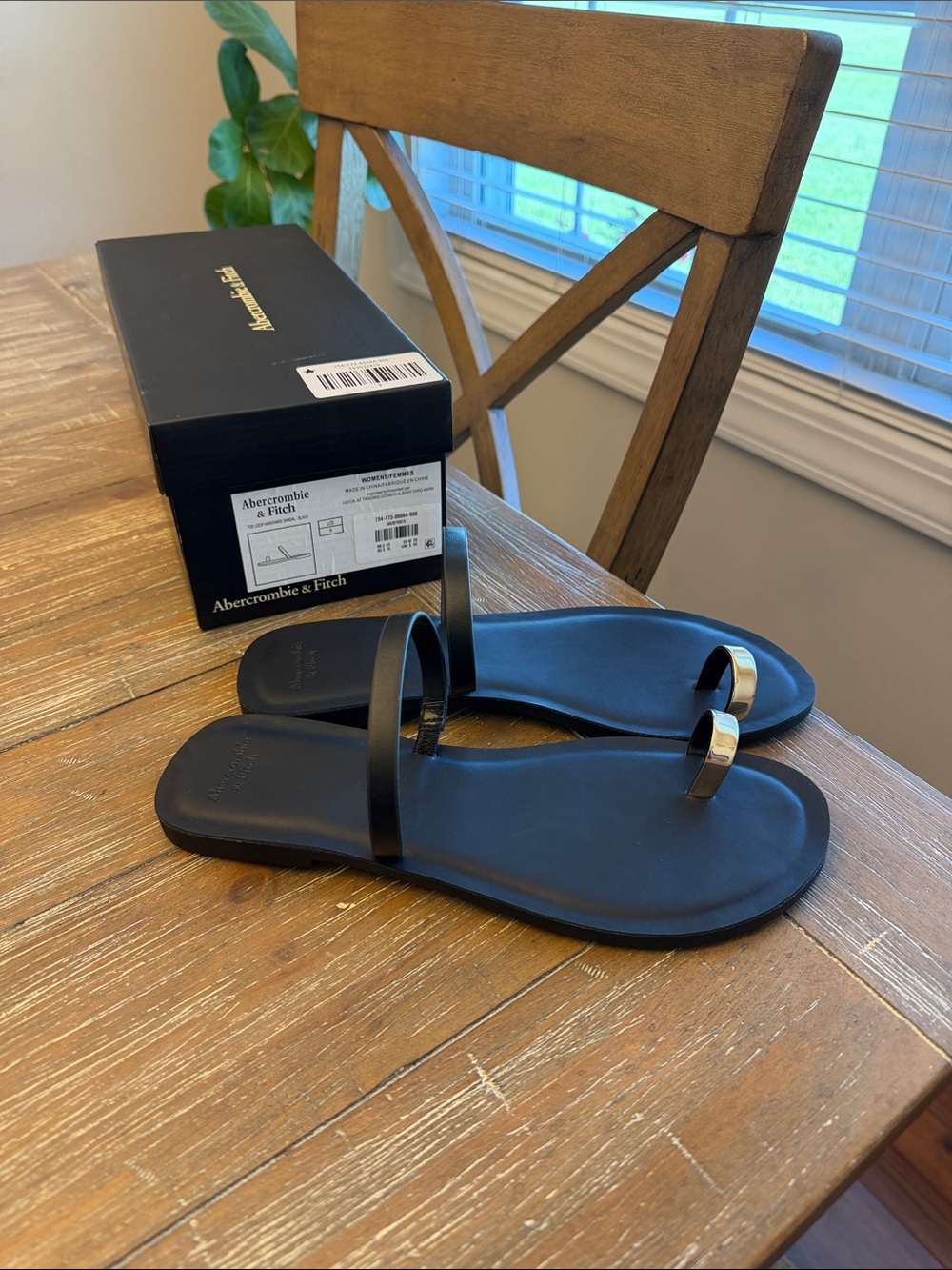 Abercrombie & Fitch Toe Loop Sandals